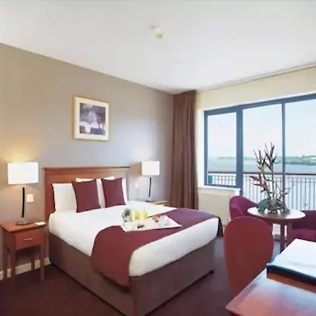 فندق Ferrycarrig Hotel