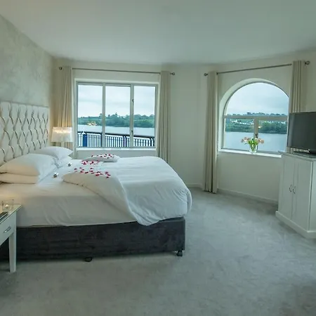 Ferrycarrig Hotel فندق