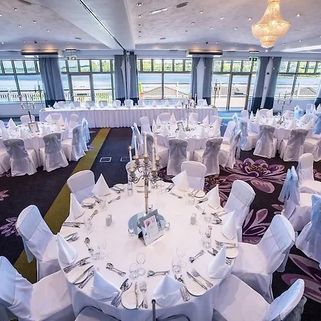 Ferrycarrig Hotel فندق 4*