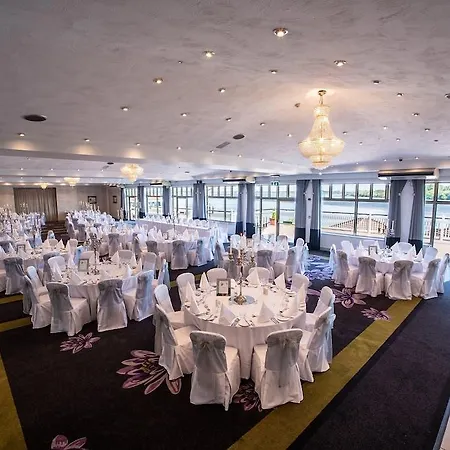 Ferrycarrig Hotel فندق 4*