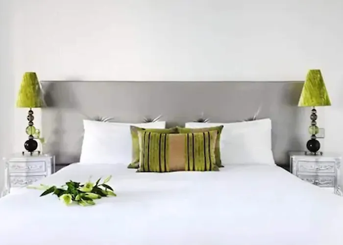 Отель Ferrycarrig Hotel